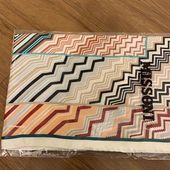 💕x2HP💕Missoni geometric zig zag chevron print silk scarf - Picture 3 of 6